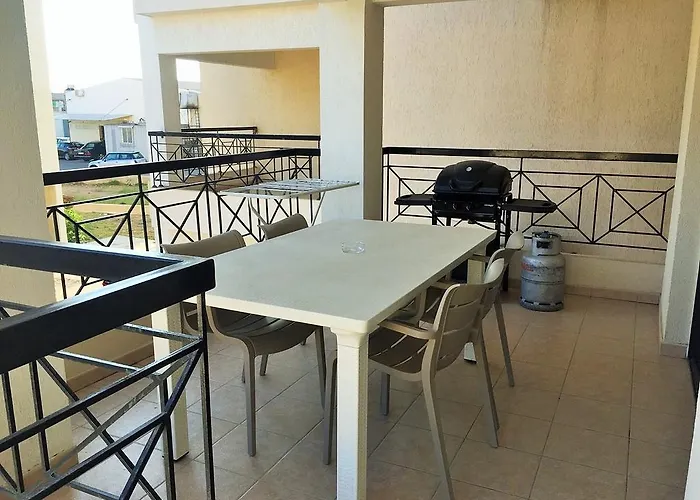 101 Mandritis Court 아파트