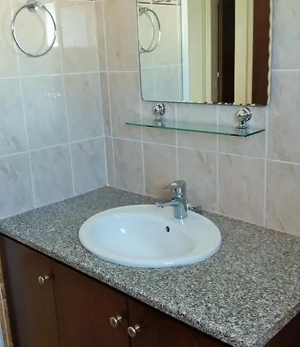 101 Mandritis Court ラルナカ