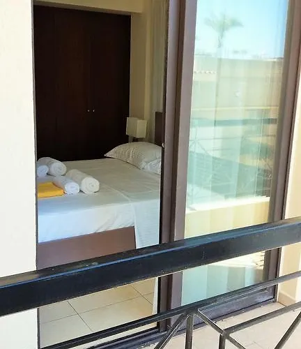 101 Mandritis Court 아파트